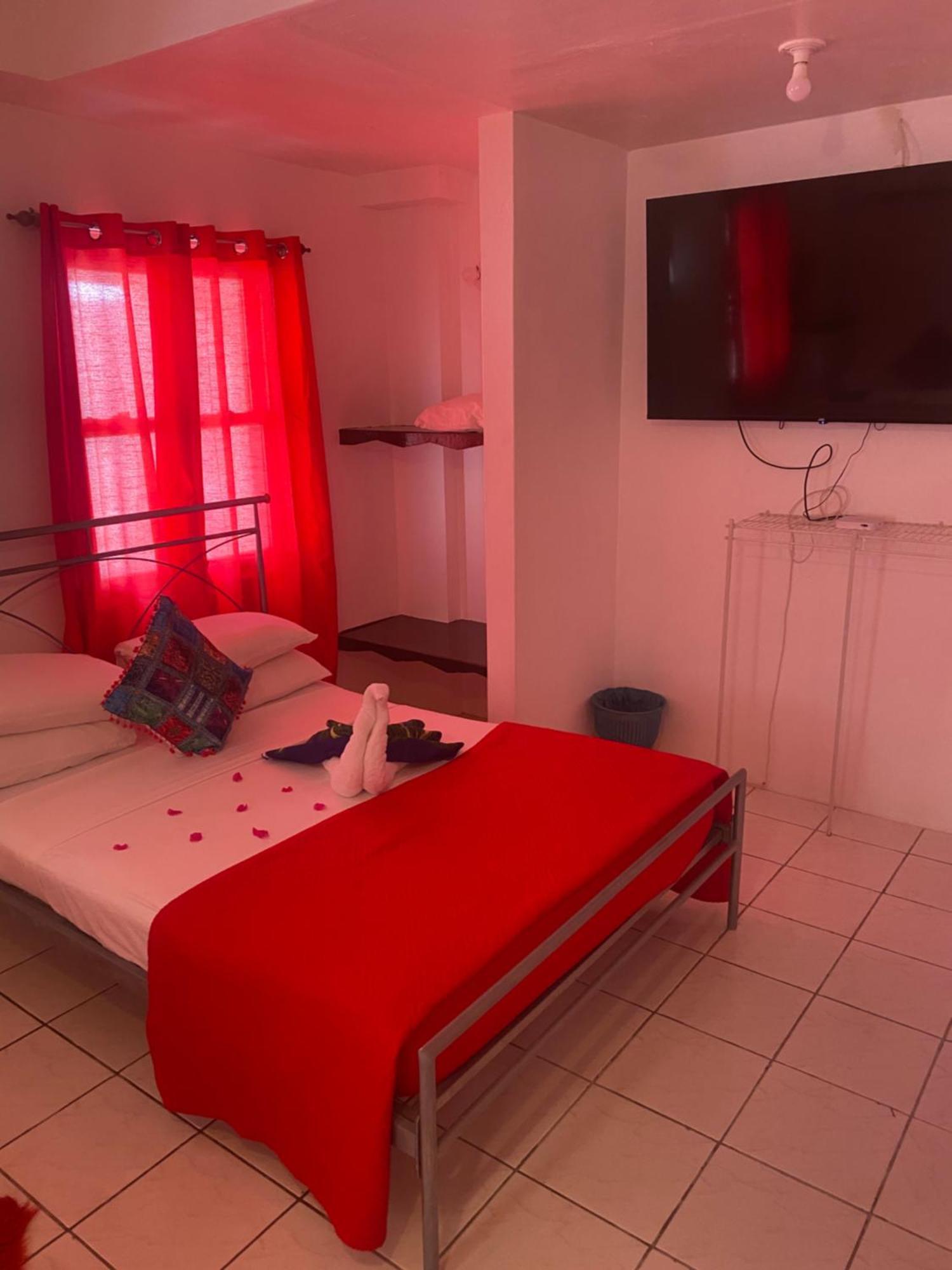 Hceas Villa Is 5 Min Fr. Airport & To The Beaches Bon Accord Village Bagian luar foto